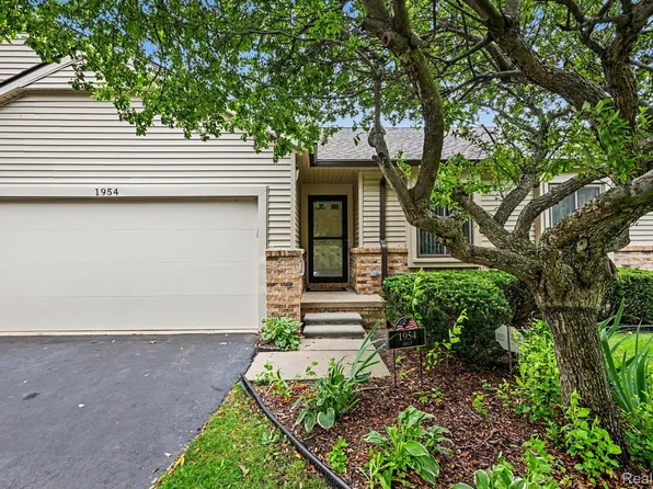 1954 Ash Ct, Waterford, MI 48328