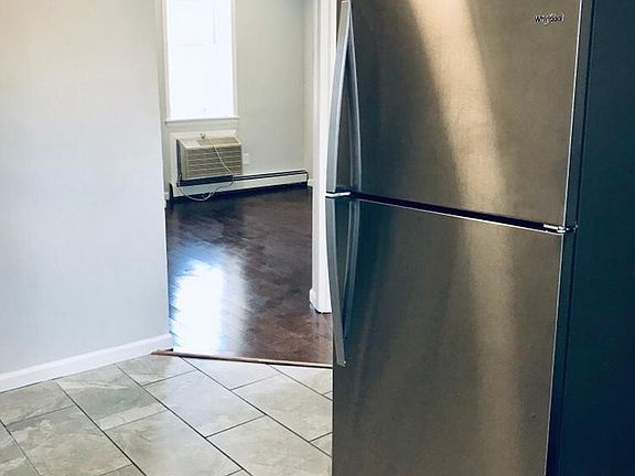 4th image of 19 Hopkins Ave #B8