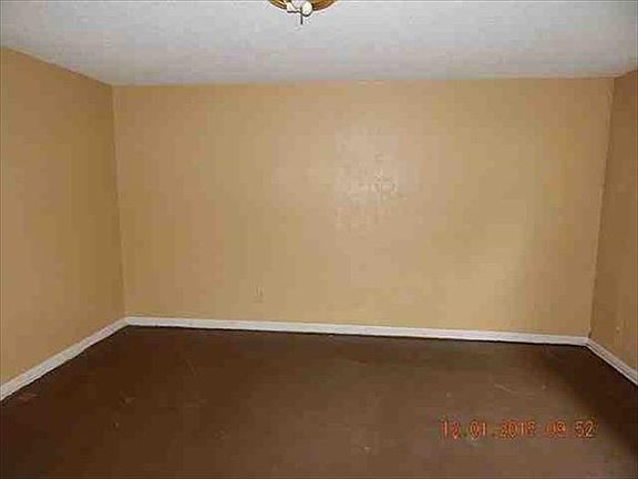 4th image of 801 Benton St