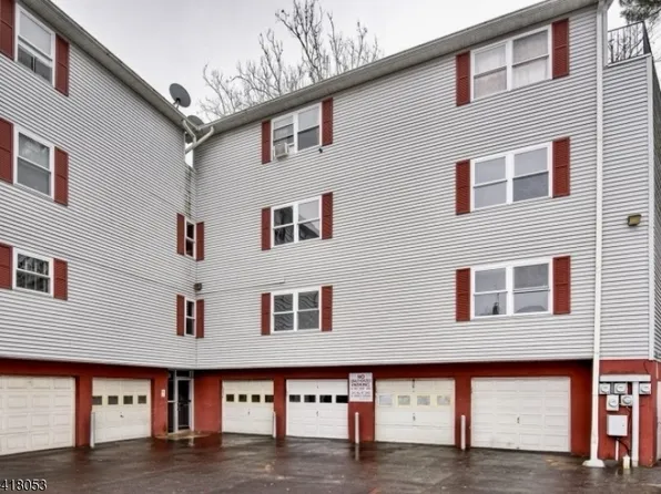 51 Smith St, Irvington Twp., NJ 07111