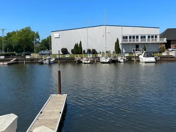 43 Gaslight Pointe Marina, Racine, WI 53403