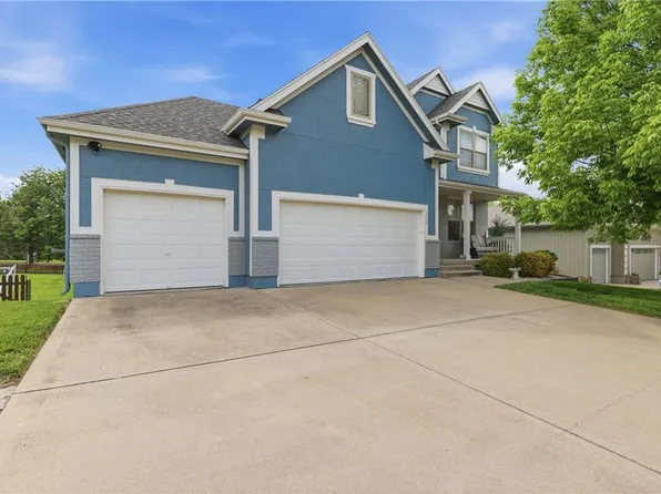 1205 Wiltshire Blvd, Raymore, MO 64083