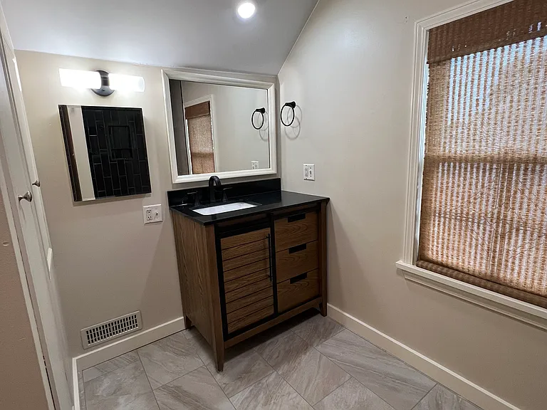 221 Henderson St — Photo 24