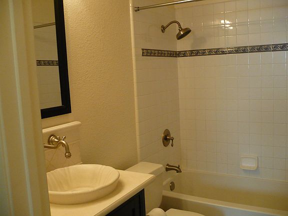 3rd image of 513 Oakborough Ave