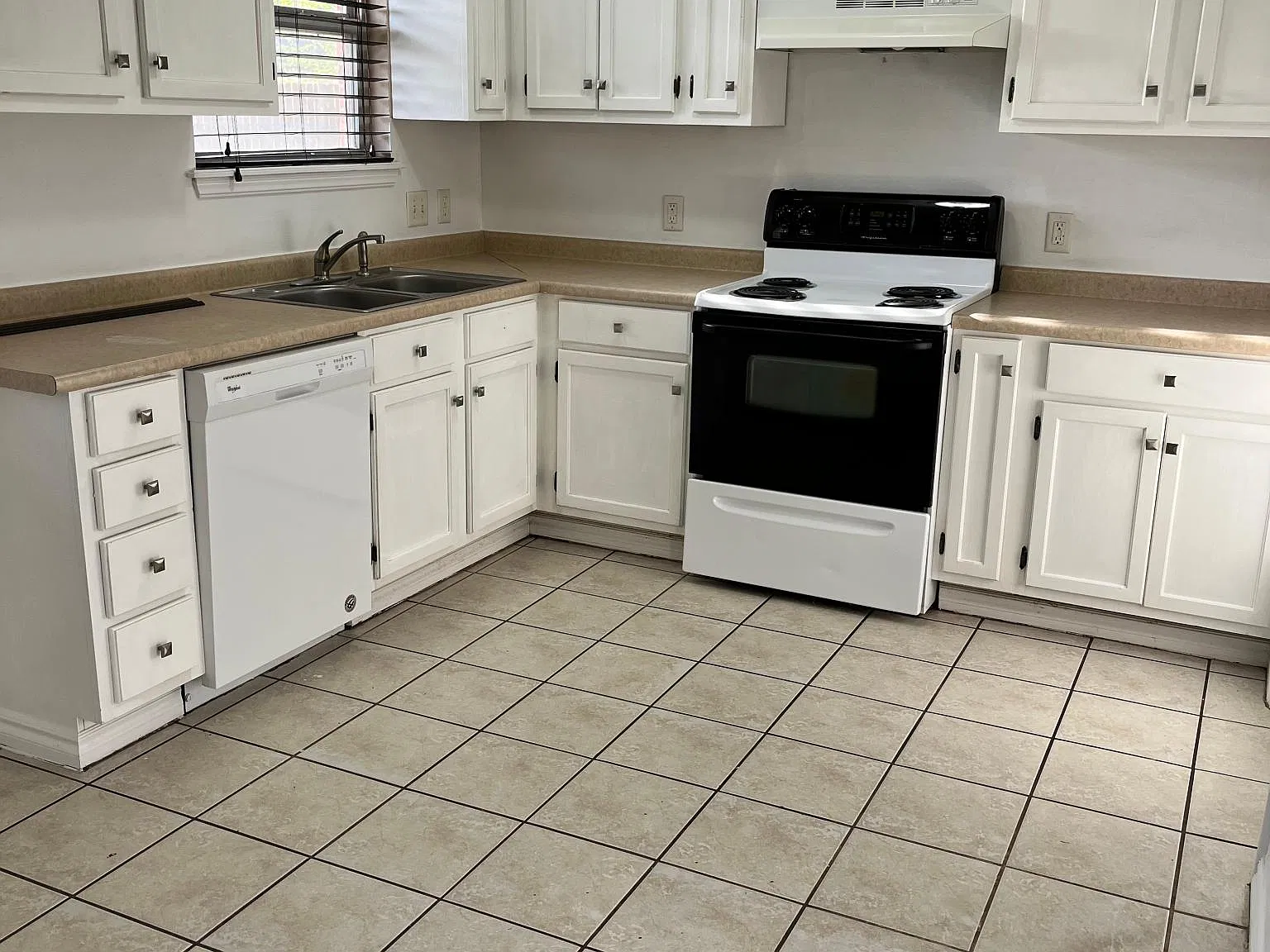 3 bed, 1239 sqft, $1,150 — Photo 2