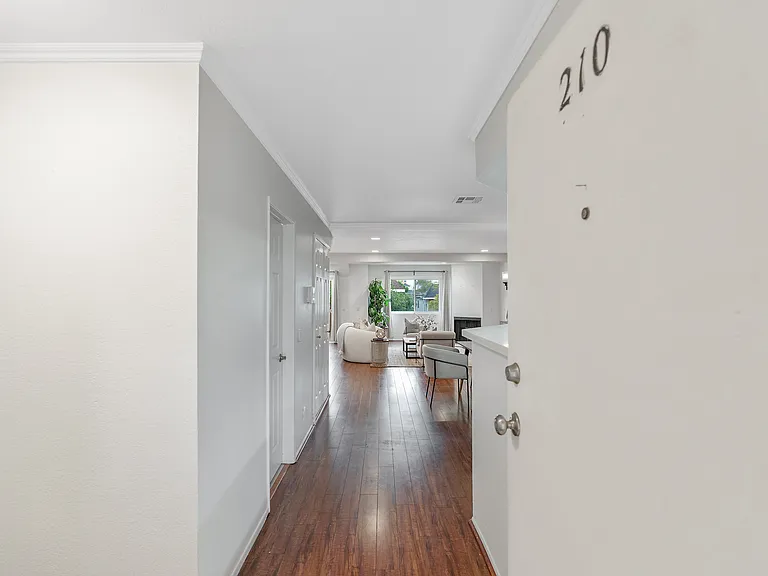 2310 N Fairview St #210 — Photo 32