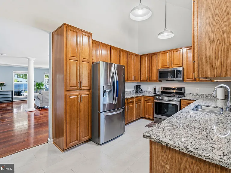 13922 Rutgers Ct — Photo 18