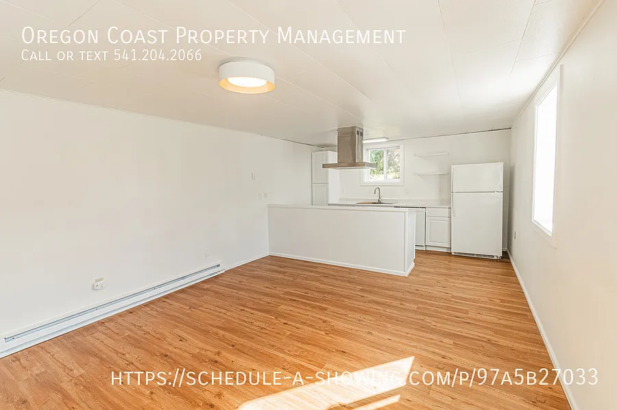 537 SW 32nd St