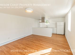 537 SW 32nd St, Lincoln City, OR 97367