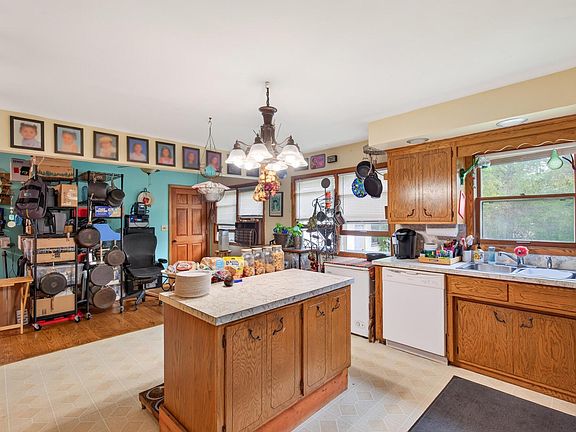 3rd image of 1398 25th St NW