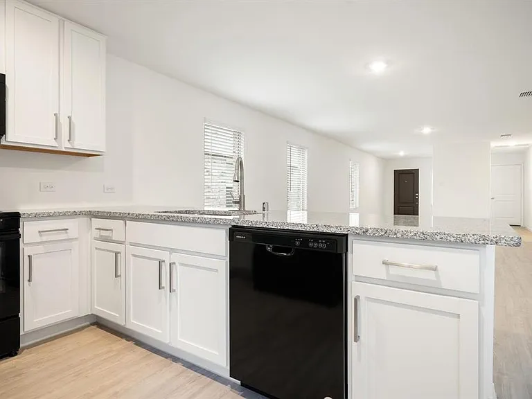 3037 Ashbrook Ln — Photo 10