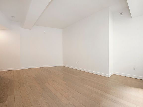 2nd image of 20 Exchange Pl APT 1510