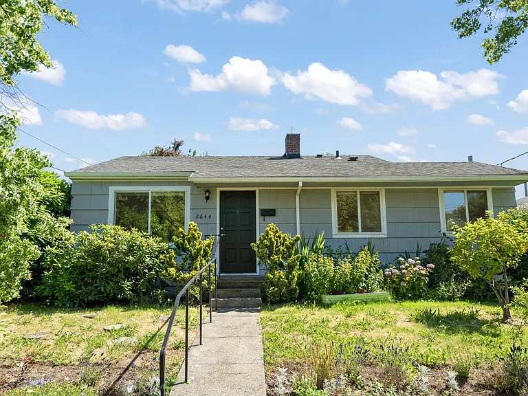 2644 N Baldwin St — Photo 2