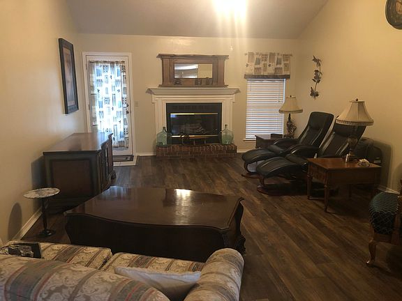 3rd image of 204 Preston Dr