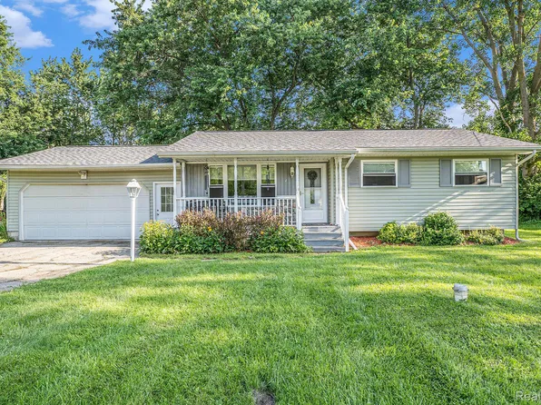 6491 Clovis Ave, Flushing, MI 48433