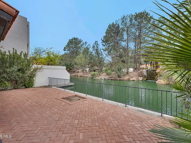 620 Lakeway Dr — Photo 8