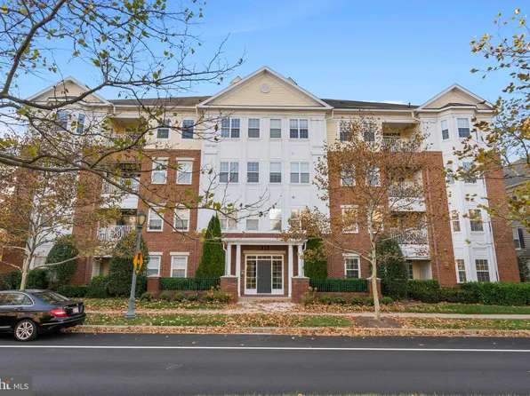 315 King Farm Blvd APT 402, Rockville, MD 20850