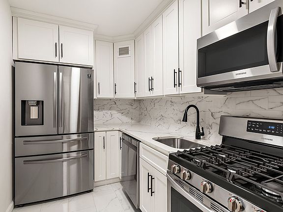 4th image of 10 W 15th St APT 607