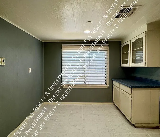 1424 S Esperanza St — Photo 12