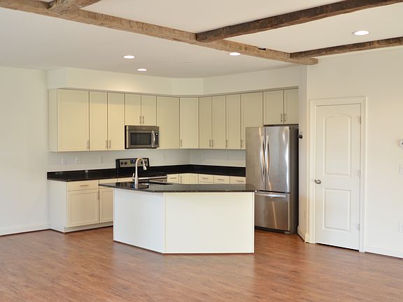 2nd image of 3 Chestnut Woods Dr