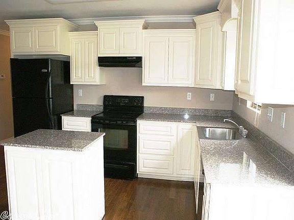 4th image of 110 E Lauren Ln