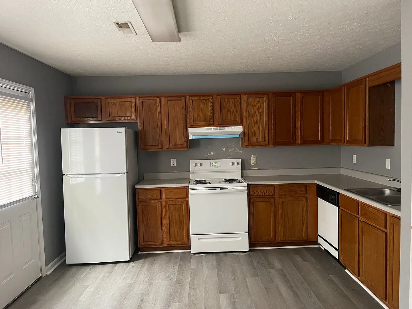 1113 Crowne Pointe Drive — Photo 3