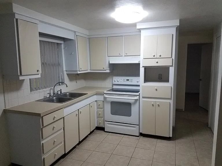 4548 Belfast Dr — Photo 11