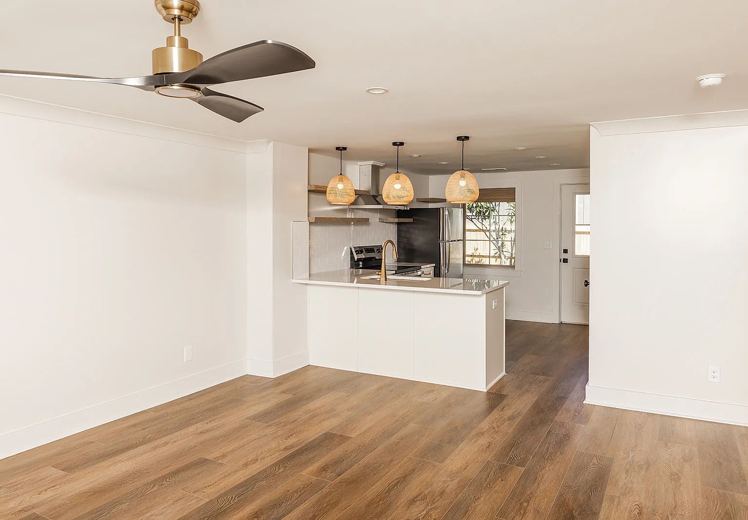 2 bed, 1000 sqft, $2,800 — Photo 2