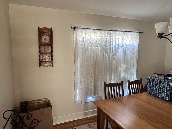 5th image of 639 W Ordway St