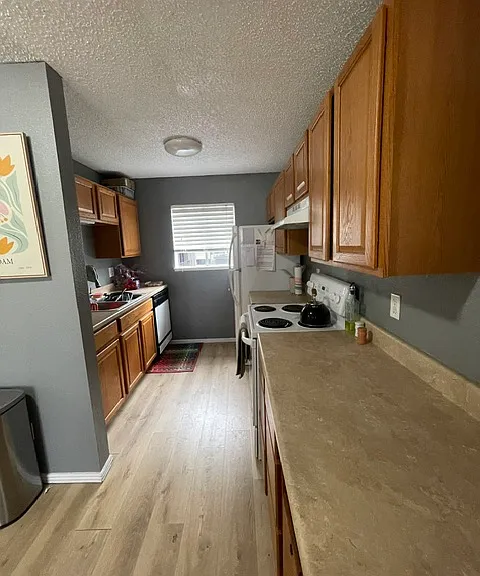 3146 Lakeside Dr — Photo 2