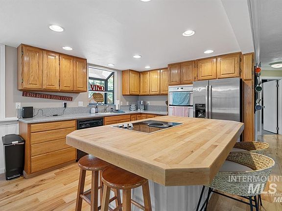 5th image of 17 Stony Brook Ln