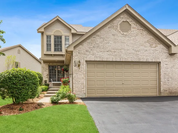 772 Woodmar Ln, Crystal Lake, IL 60014