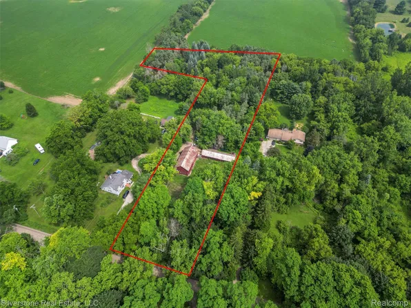 7635 Bordman Rd, Almont, MI 48003