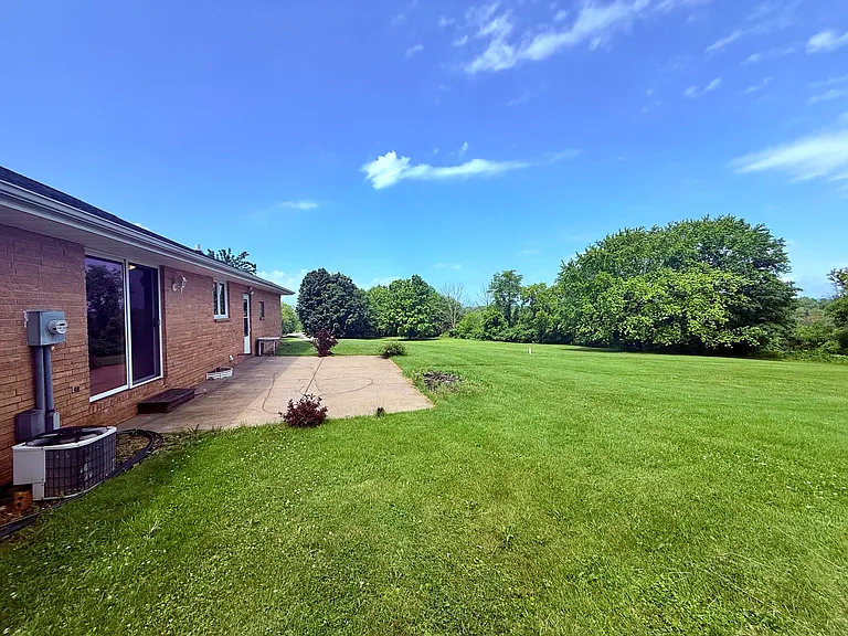 W249S7860 Center Dr — Photo 11