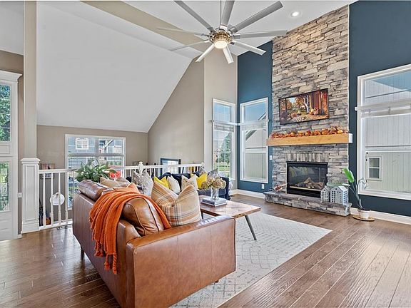 5th image of 3018 SW Saddlewood Pl