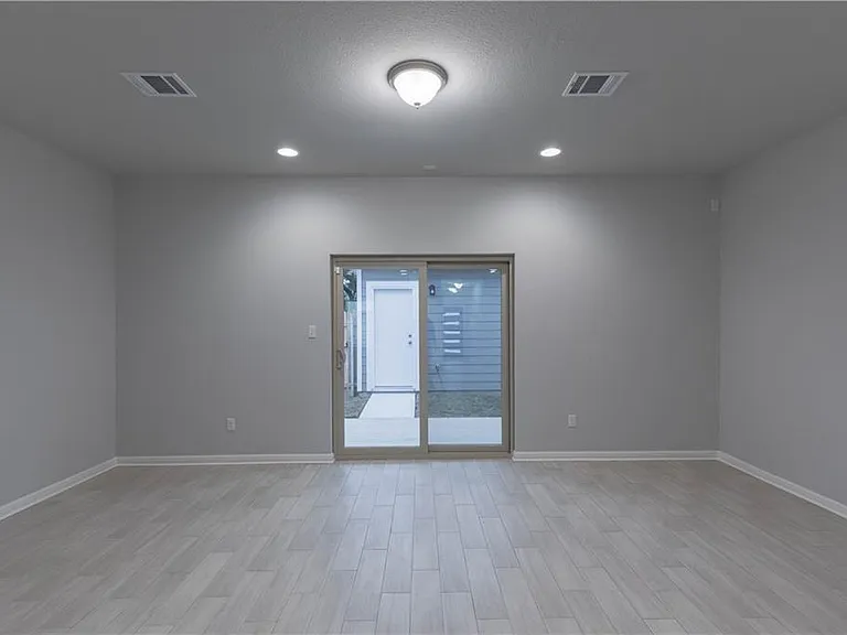 2020 Pecan Island Dr — Photo 7