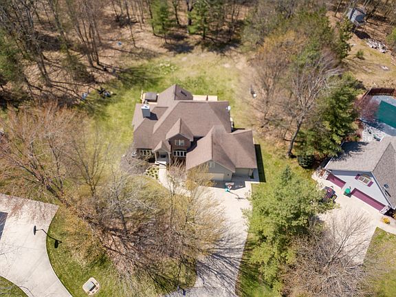 2nd image of 15200 Oakwood Dr