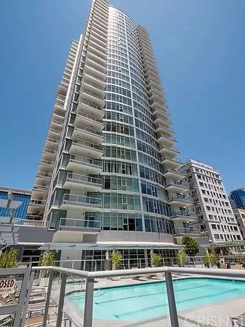 Beautiful 2 Bedroom Apartment in Long Beach High Rise Resort Style Building — Photo 1