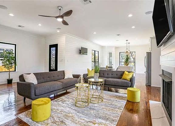 4th image of 4116 General Pershing St #4116