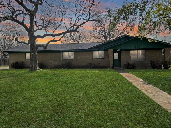 109 Poppy St, Lake Jackson, TX 77566