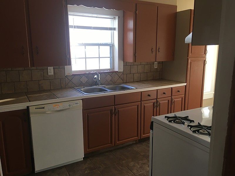 2nd image of 311 W Harding Ave