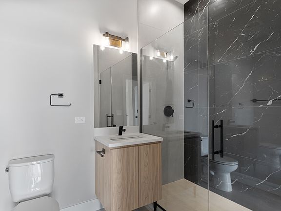 3rd image of 2505 W Farragut Ave #310