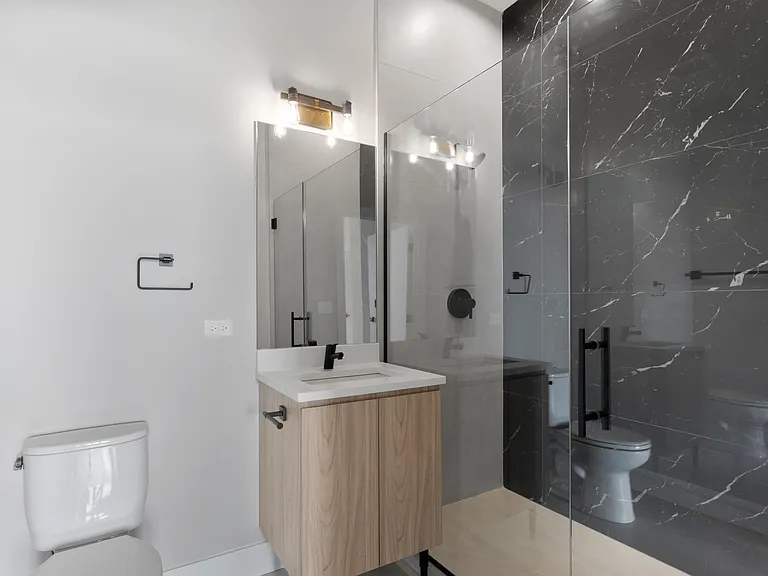 2505 W Farragut Ave #407 — Photo 22