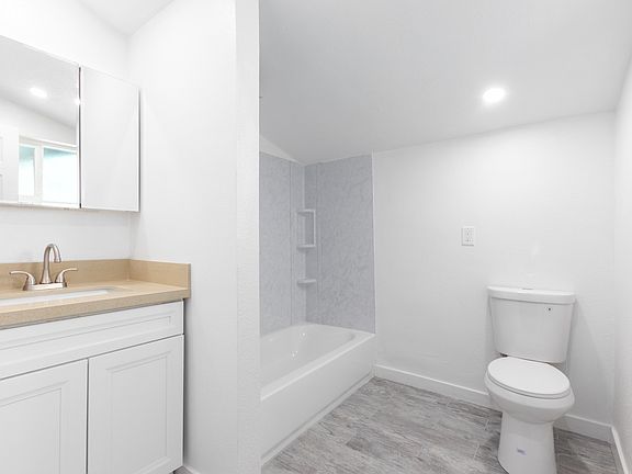 5th image of 2856 Franklin Ave #A