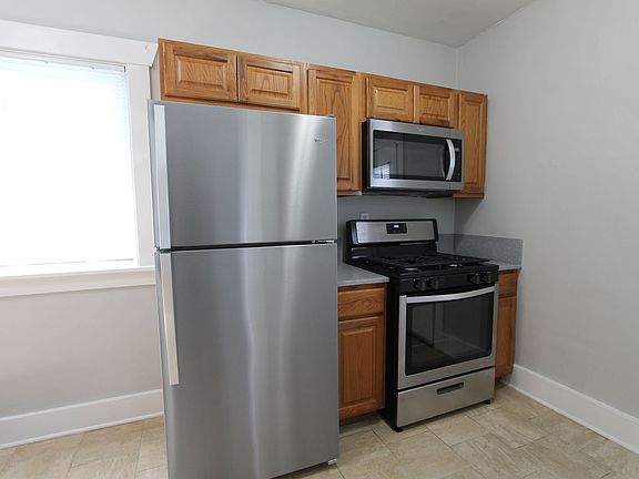 3rd image of 4327 Marcy St