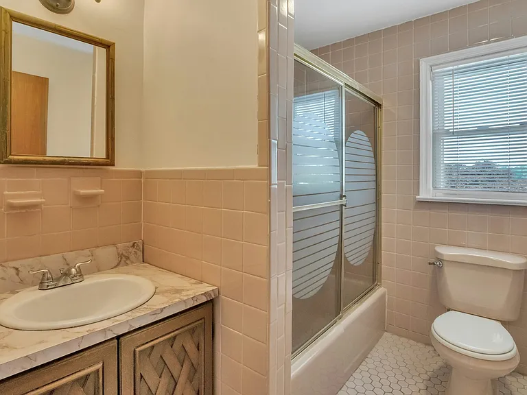 105 Woodside Ave #2 — Photo 20