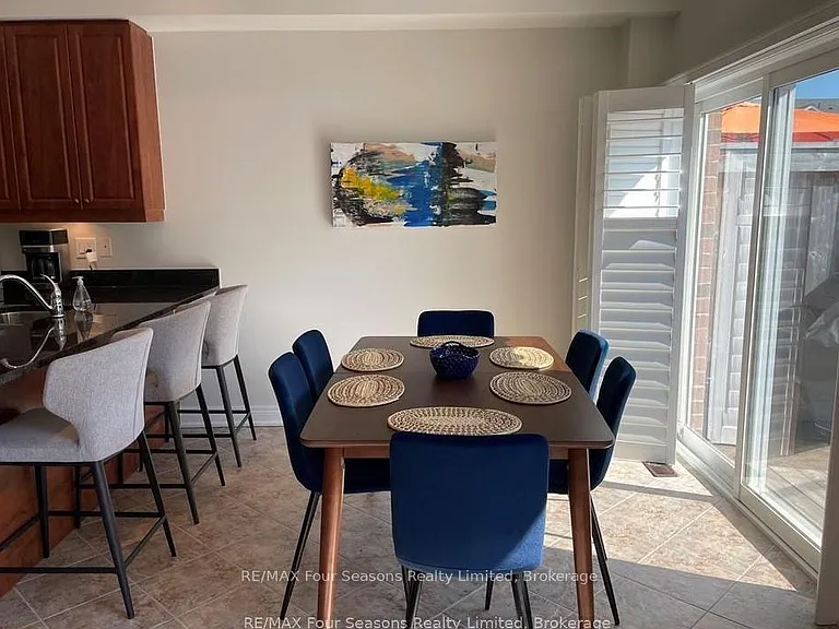 29 N Maple St — Photo 4