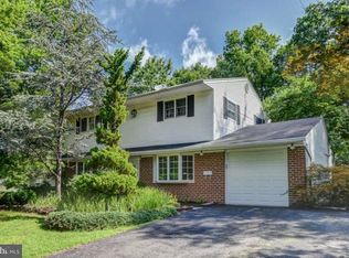 96 Sand Hills Rd, Kendall Park, NJ 08824