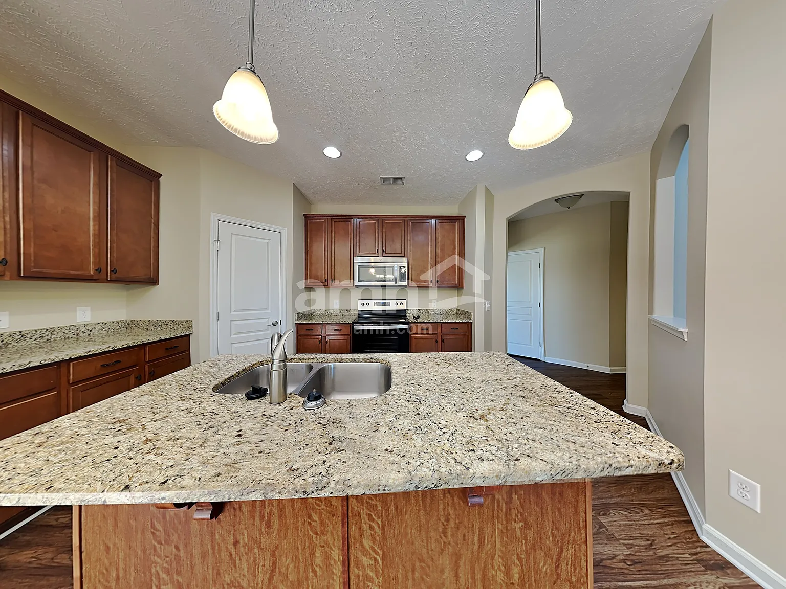 4 bed, 2.5 bath, 2780 sqft, $2,930 — Photo 3
