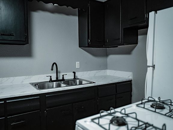 3rd image of 1635 Beaver Ave #3
